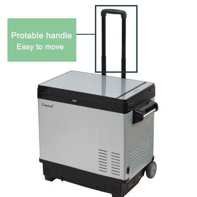 車用の冷蔵庫の冷蔵庫を車輪で動かす